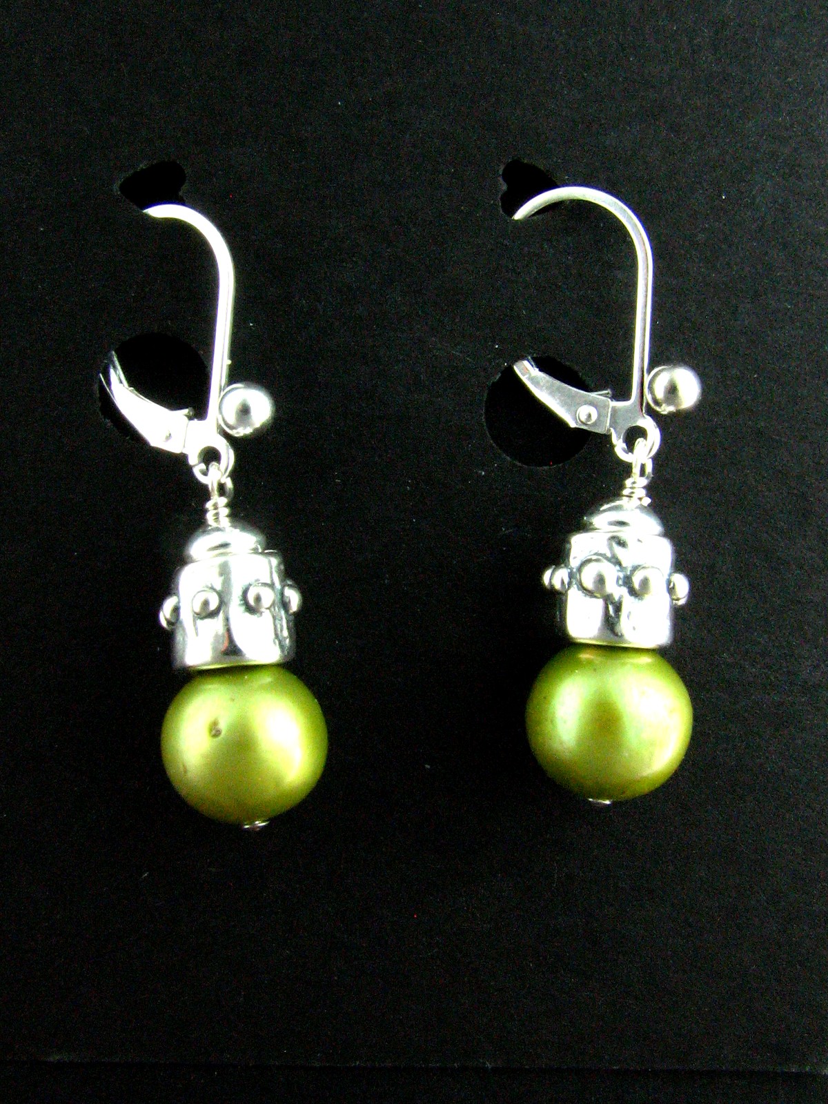 RM206-10 Pearl Earrings